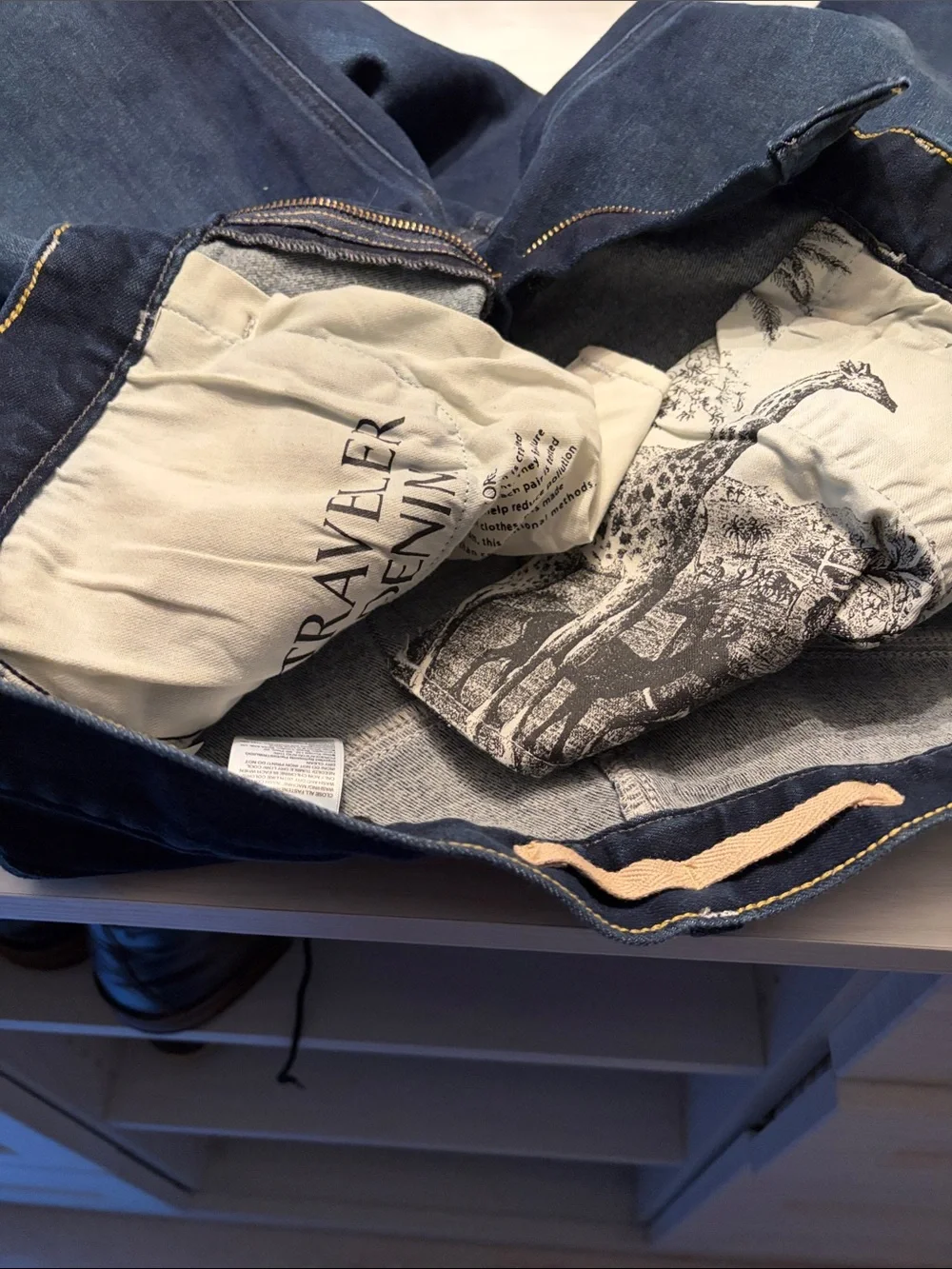 Banana Repiblic Men’s “Traveler” straight leg jeans